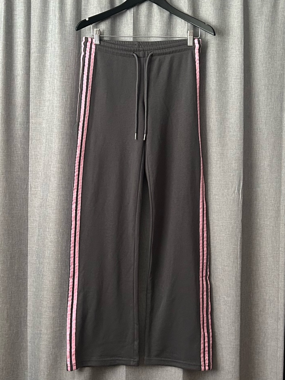 Edikted Averie Contrast Striped Sweatpants